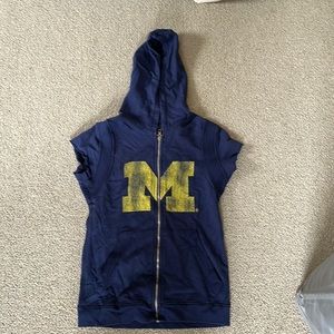 UNIVERSITY OF MICHIGAN y2k vibes zip up shirt with cut off arms